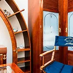 Luxury Yacht-style Old Town Apartamento *