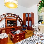 Luxury Yacht-style Old Town דירה