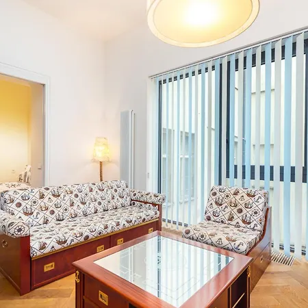 Luxury Yacht-style Old Town Appartement