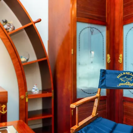 Luxury Yacht-style Old Town דירה *